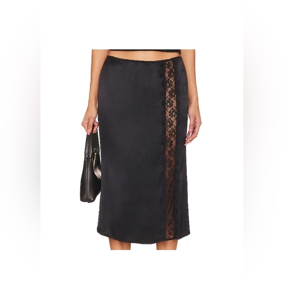 Maura Midi Skirt in Black
MAJORELLE size medium - Picture 3 of 7